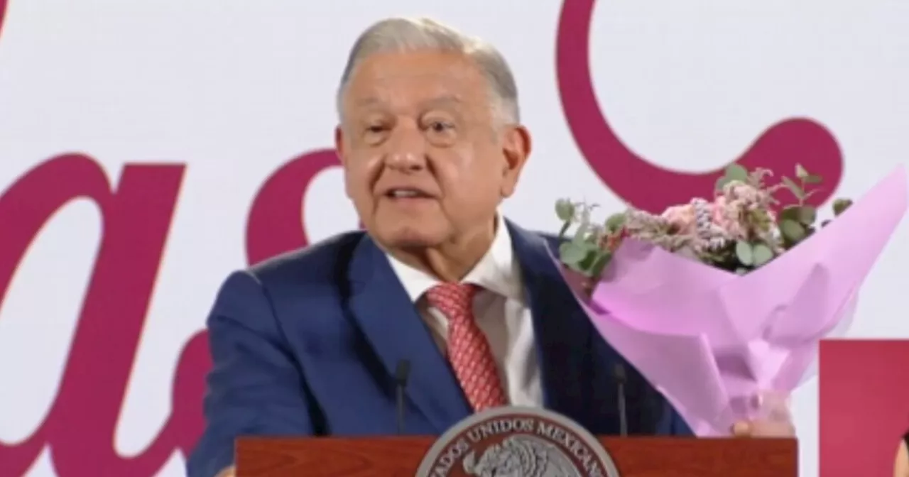 López Obrador celebra con mariachi a las madres mexicanas