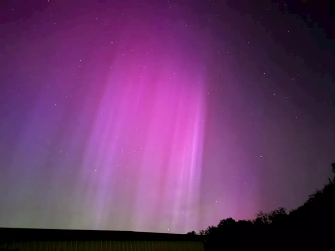 Clevelanders share magnificent photos of rare Northern Lights