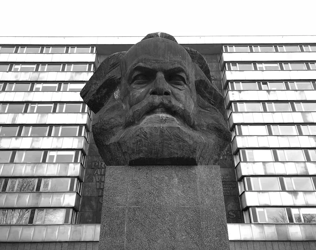 Ist die Überwindung des Kapitalismus nach Karl Marx die Lösung aller Probleme oder ihre Ursache?