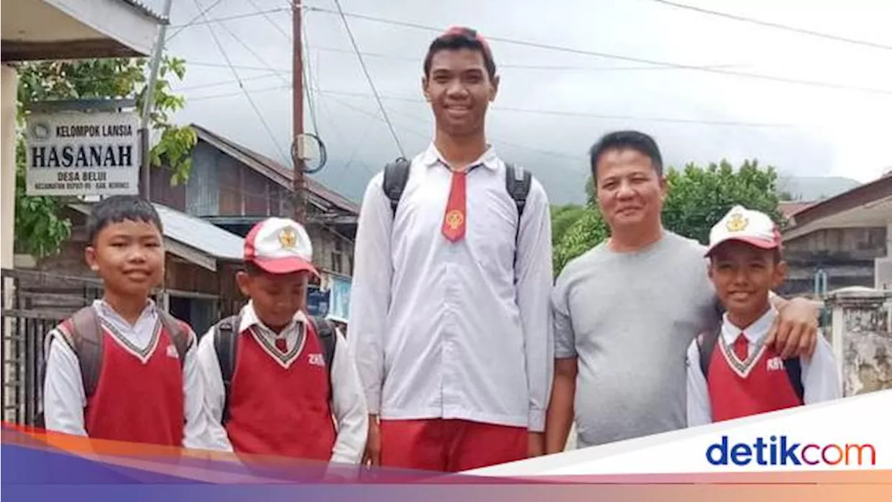 Mengenal Sagil, Bocah SD di Kerinci yang Punya Tinggi Badan 2 Meter