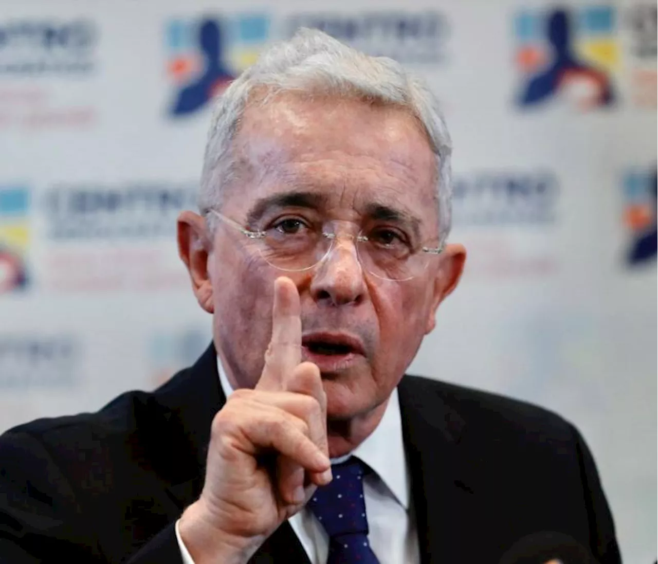 El expresidente Uribe acusa a Petro de instigar “la guerra civil” en Colombia