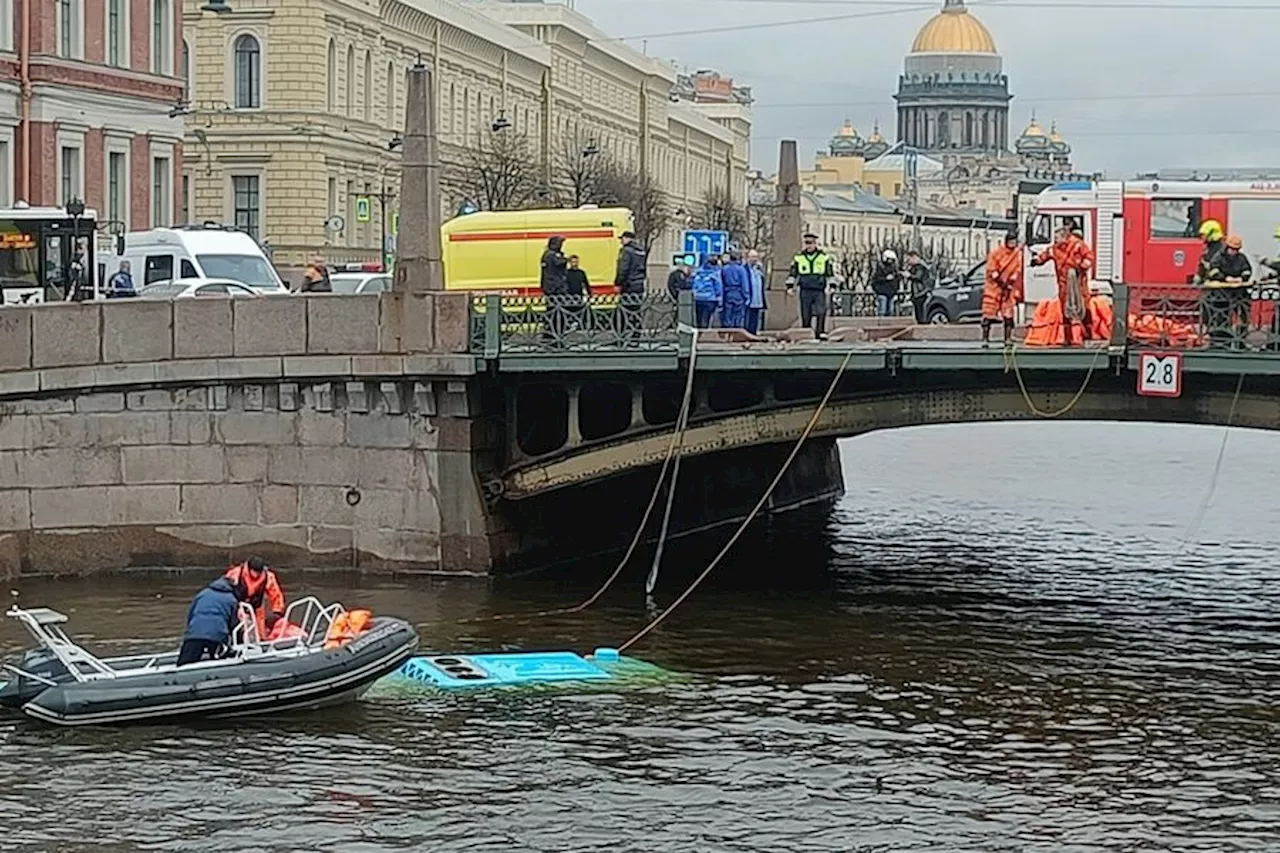 В Петербурге запущена горячая линия для пострадавших в ДТП с автобусом