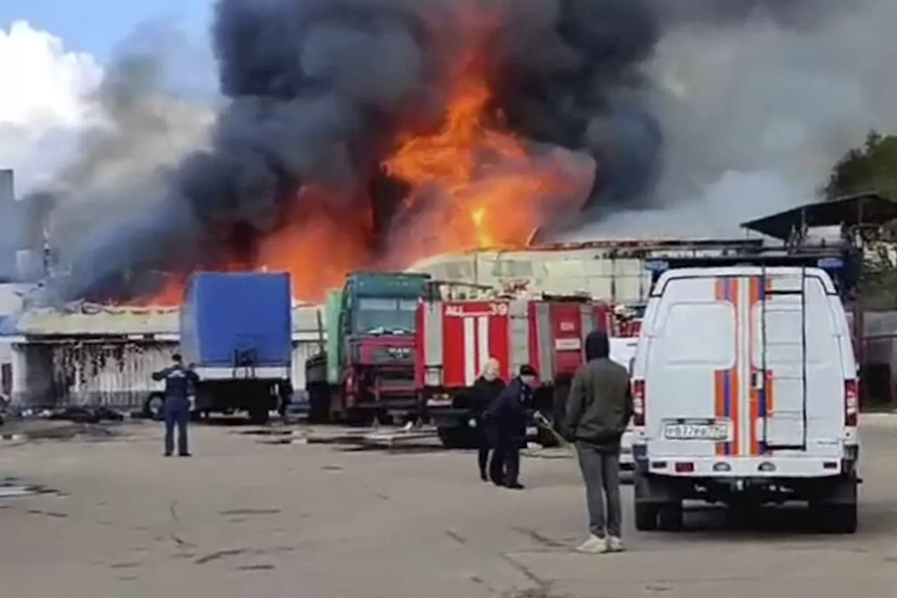 Крупный пожар произошел на складе в Наро-Фоминске