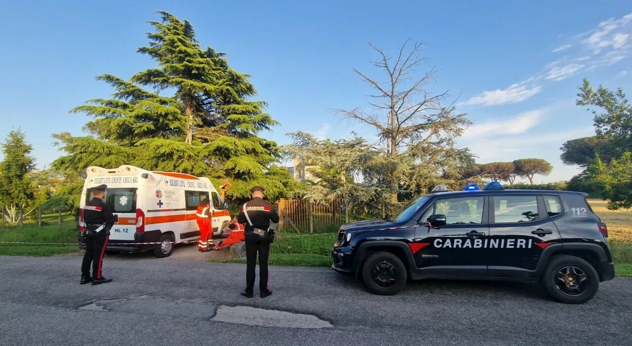 Sermoneta, accoltellata dal marito si salva fingendosi morta: sei colpi fra la testa, il collo e il torace