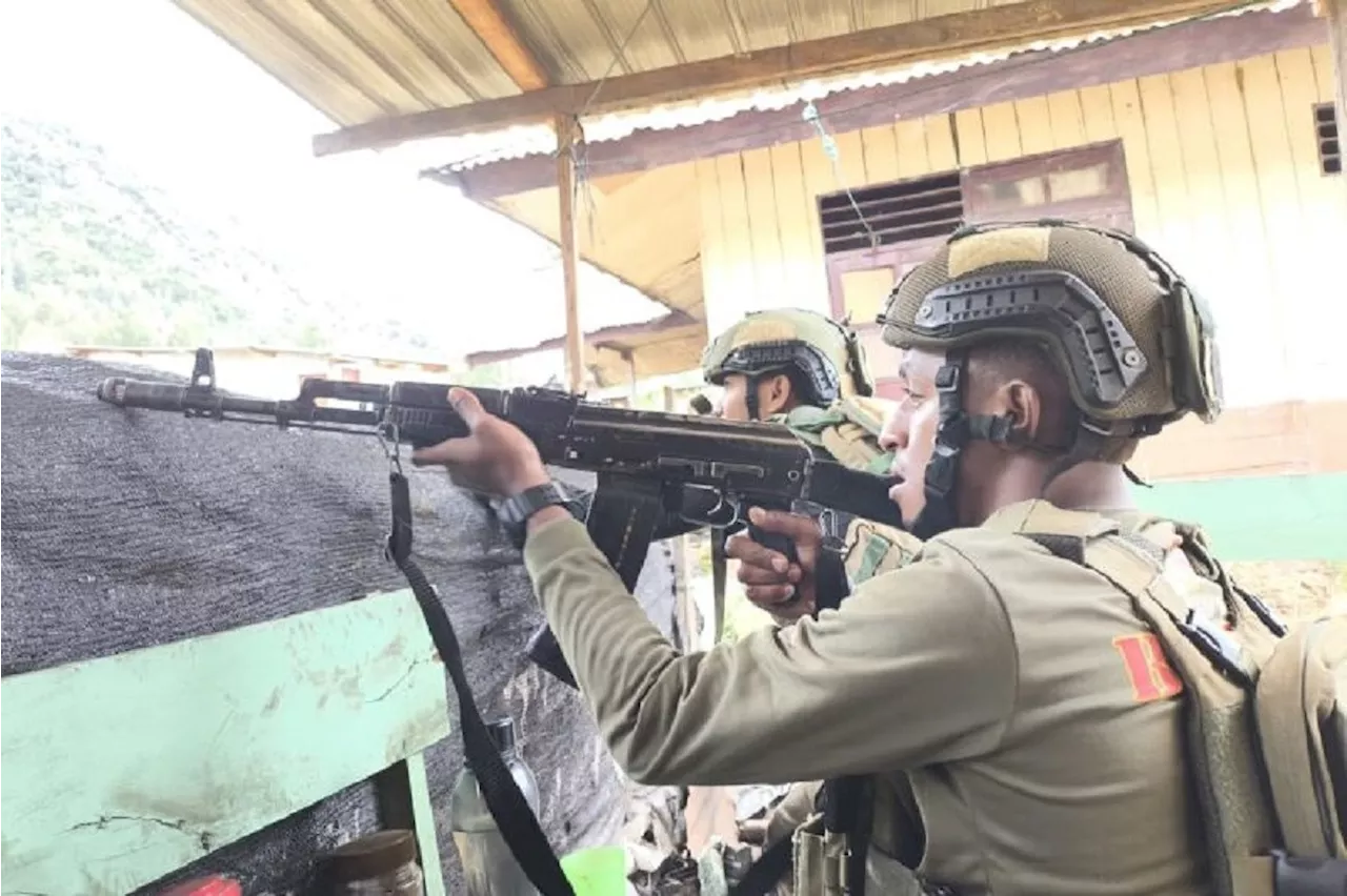 Kontak Tembak Lagi, Lihat Itu Pasukan TNI/Polri Memantau Pergerakan KKB