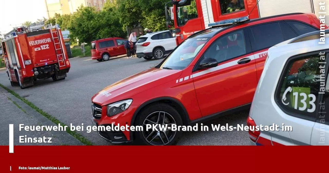 Feuerwehr bei gemeldetem PKW-Brand in Wels-Neustadt im Einsatz