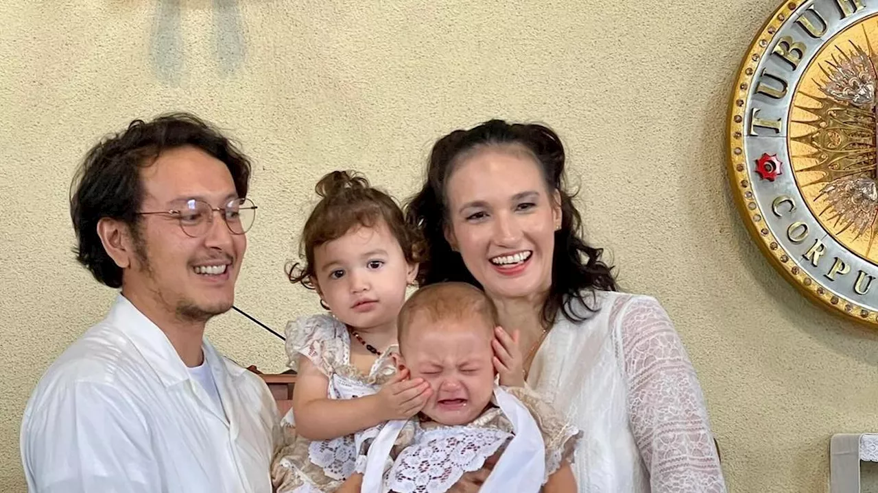 5 Potret Pembaptisan Anak Kedua Nadine Chandrawinata - Dimas Anggara, Ada Cerita soal Gaun Si Bayi