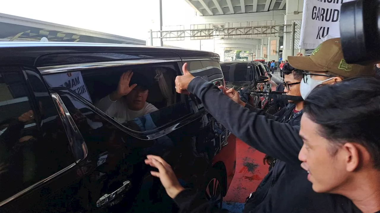 Tiba di Bandara Soekarno-Hatta, Timnas Indonesia U-23 Disambut Suporter