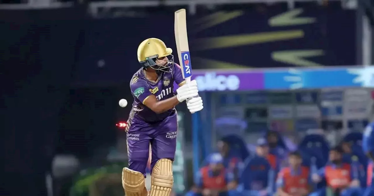 KKR vs MI: बोल्ड होते ही गेंद बाउंड्री लाइन के पार, अजब-गजब आउट हुए श्रेयस अय्यर