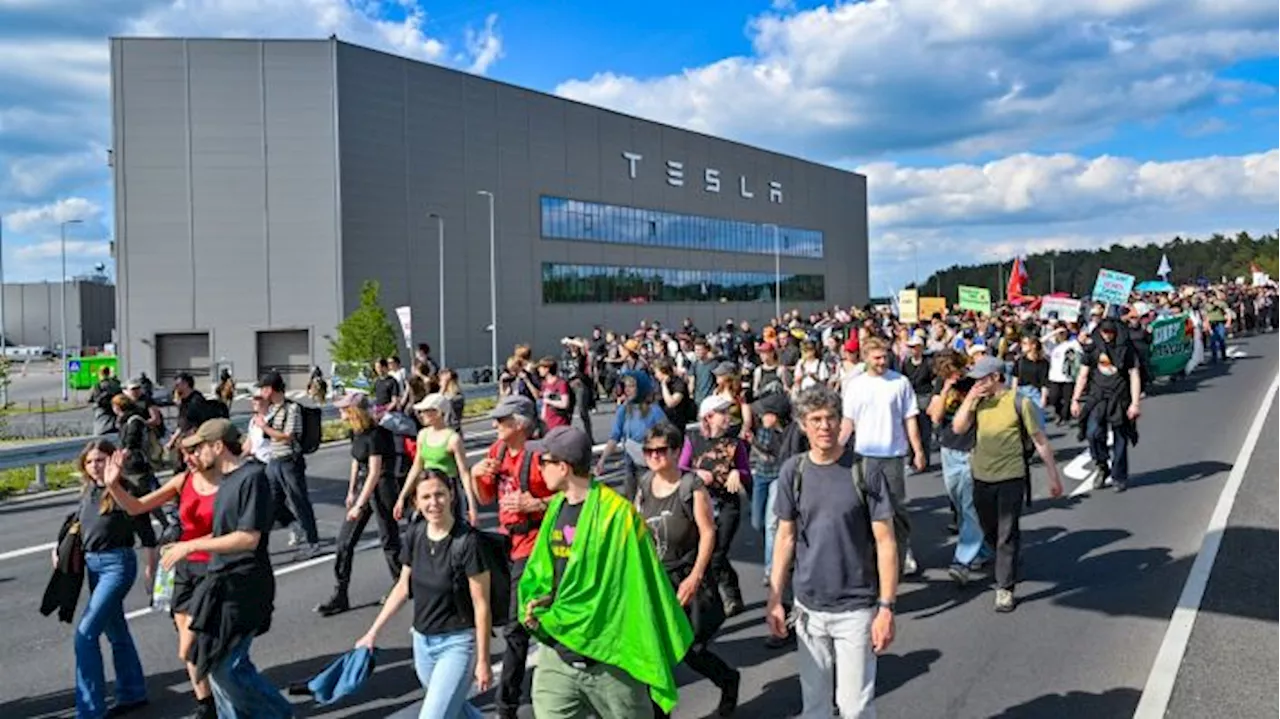 Erneut Proteste gegen Tesla-Werk