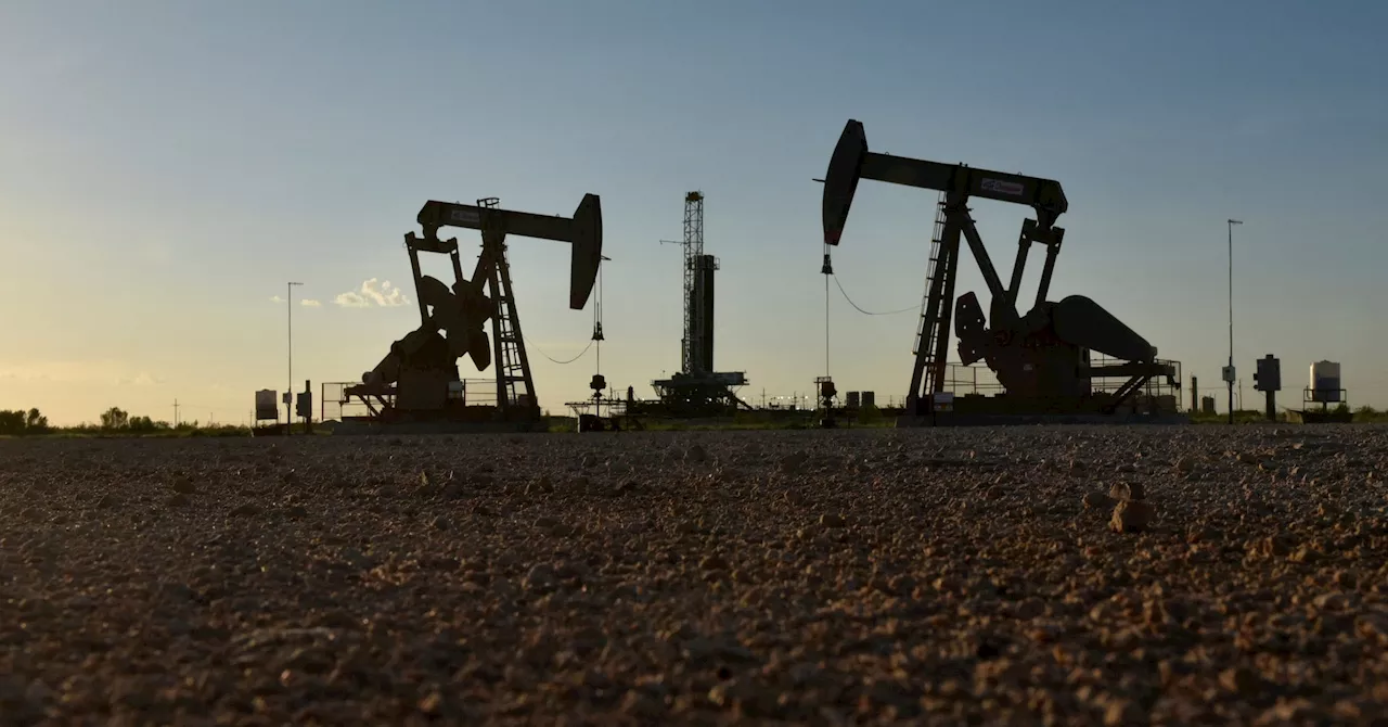 US drillers cut oil and gas rigs for third week in a row, Baker Hughes says