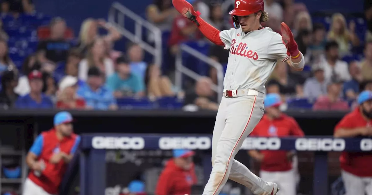 Stott vacía las bases con triple; Filis doblegan 8-3 a Marlins