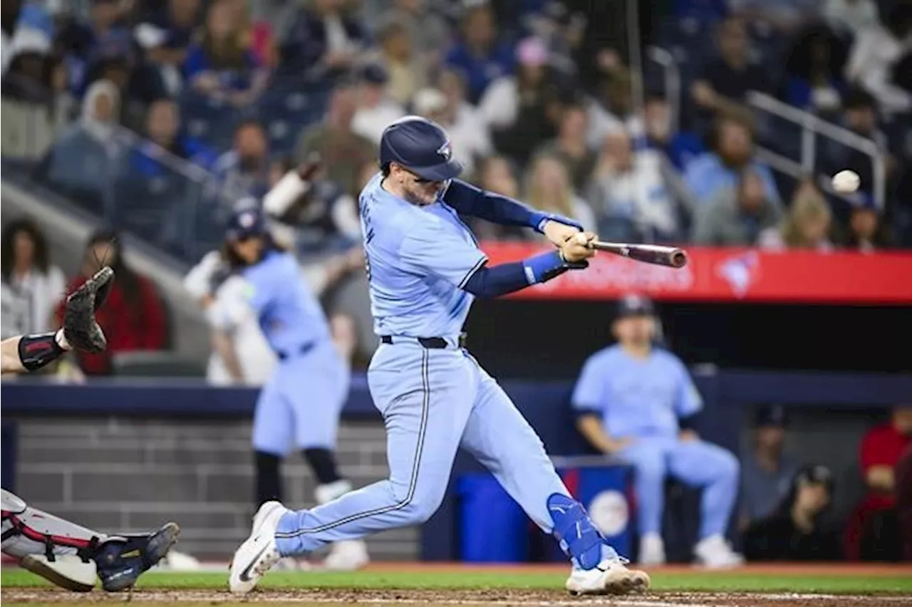 Vladimir Guerrero Jr.'s three RBIs help Blue Jays rally past Twins 10-8