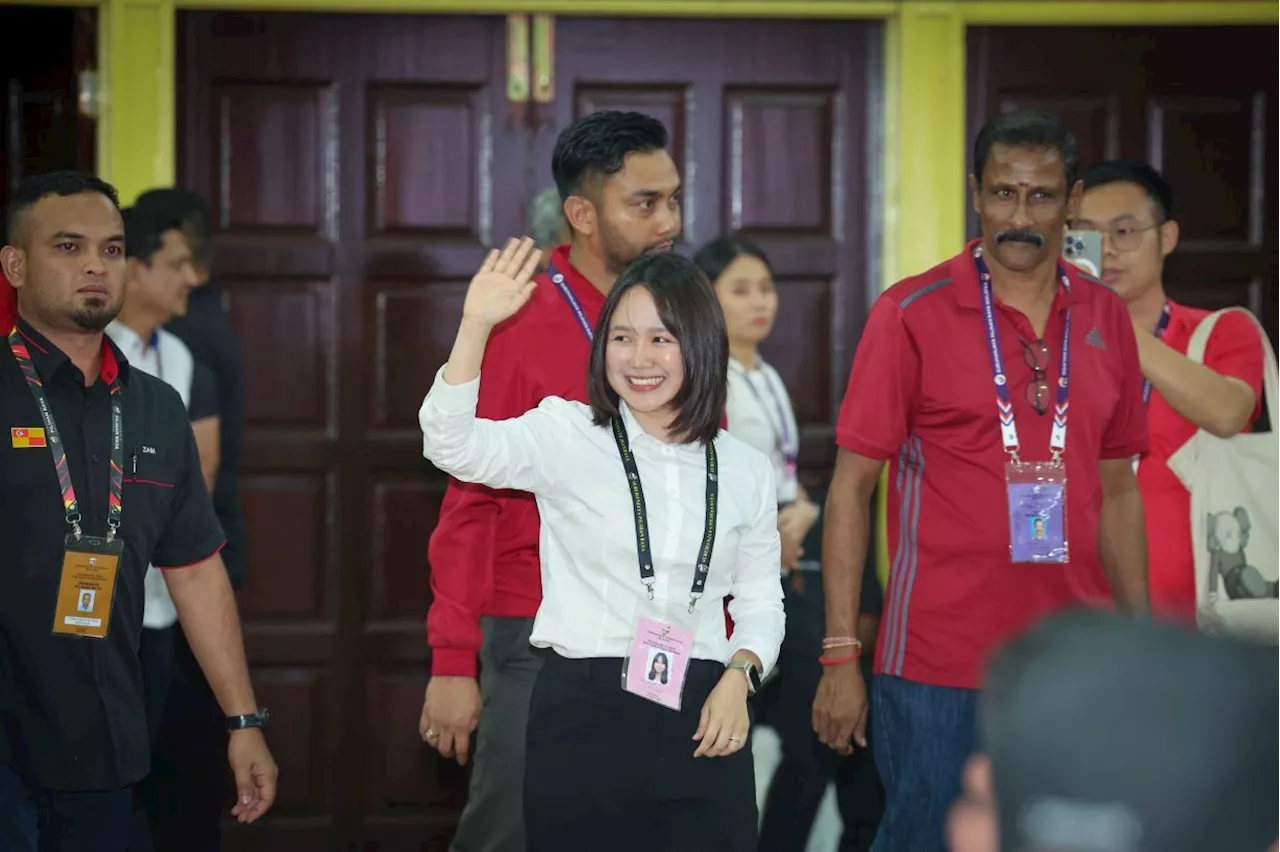 Anwar and Zahid congratulate Pang