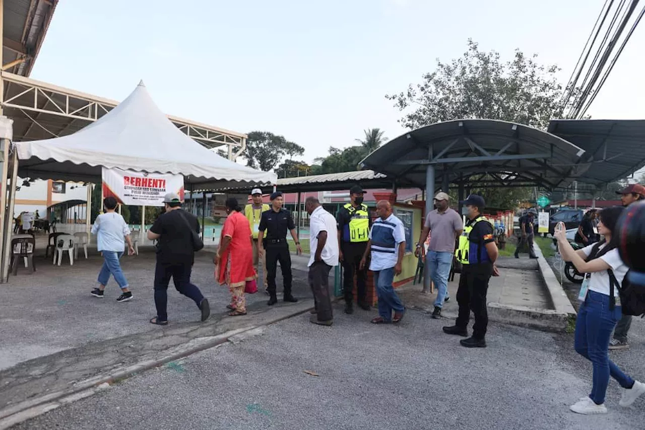 KKB polls: Poling day Kuala Kubu Baharu (Photo Gallery)