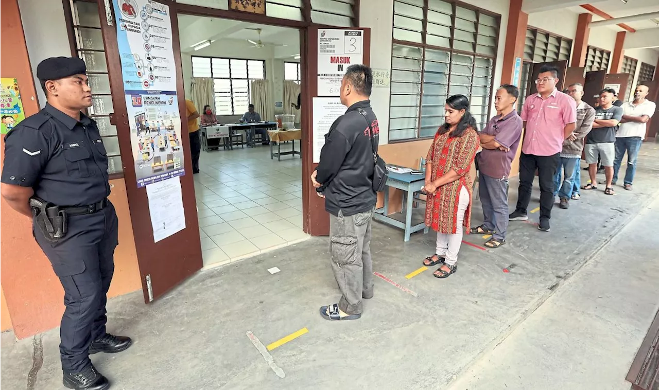 Senior couple travels nearly 200km to vote