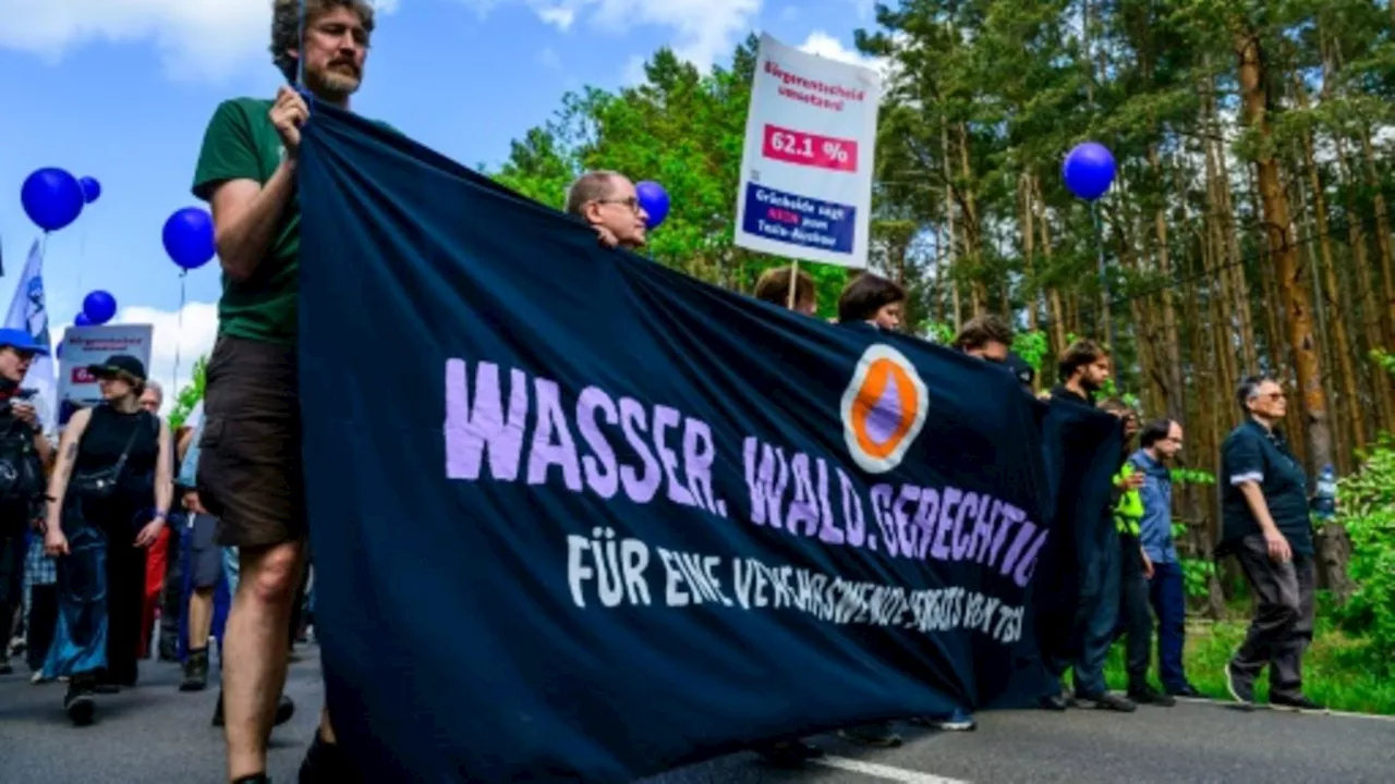 Mehr als tausend Teilnehmer bei Protesten gegen Tesla in Brandenburg