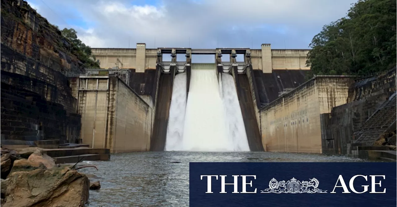 Warragamba Dam spills over as flash flooding warning issued for NSW South Coast