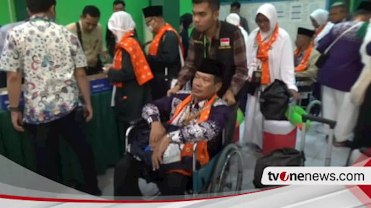 Rombongan Kloter Pertama Asal Bojonegoro dari Lima Kloter Tiba di Asrama Haji Sukolilo.