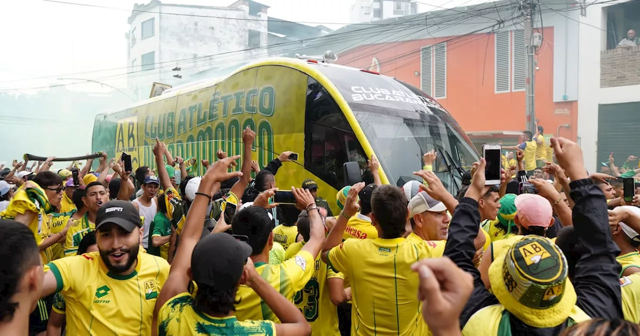 Así se vive la fiesta a las afueras del Alfonso López para apoyar al Atlético Bucaramanga