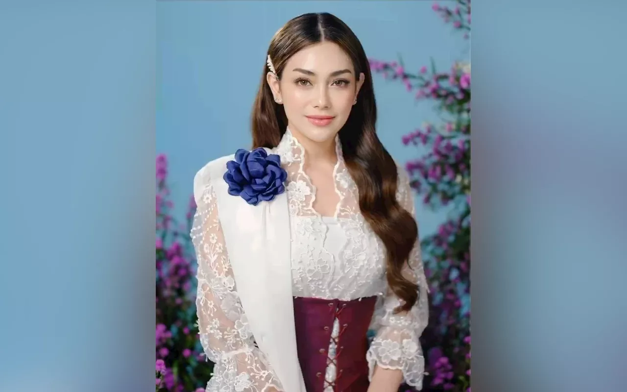 Celine Evangelista Dikira Pamer Pacar usai Muncul bak Pengantin Jawa Bareng Pria Bule