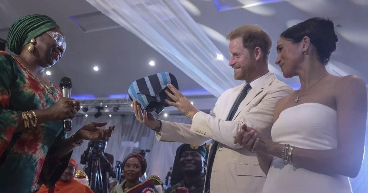 Harry e Meghan rockstar in Nigeria ma cresce la frattura con Londra