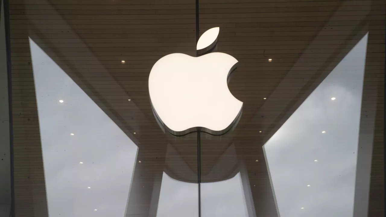 Apple Store employees in Maryland vote to authorize a first strike over working conditions