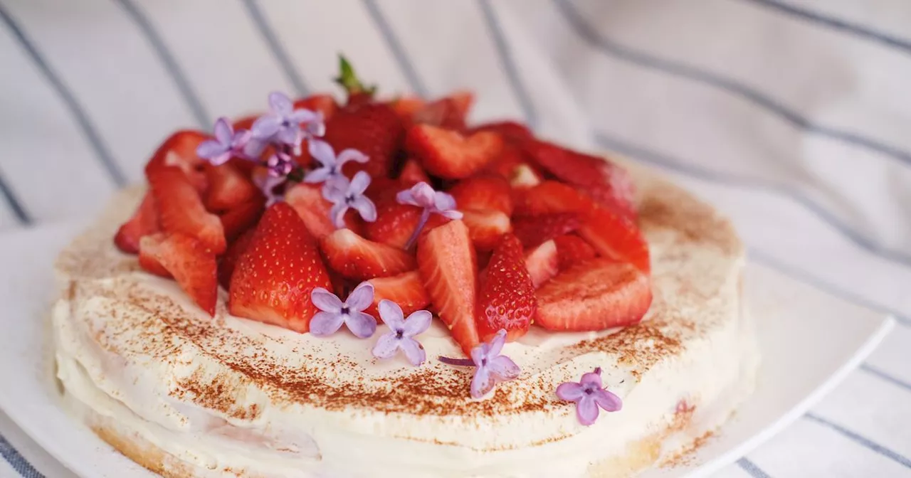 Perfekt zum Muttertag: Diesen leckeren Erdbeerkuchen wird deine Mama lieben