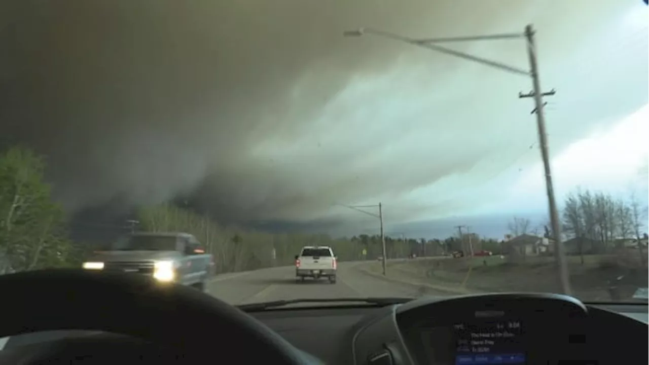 'That looks terrifying': Residents of Cranberry Portage share brushes with wildfire amid evacuation