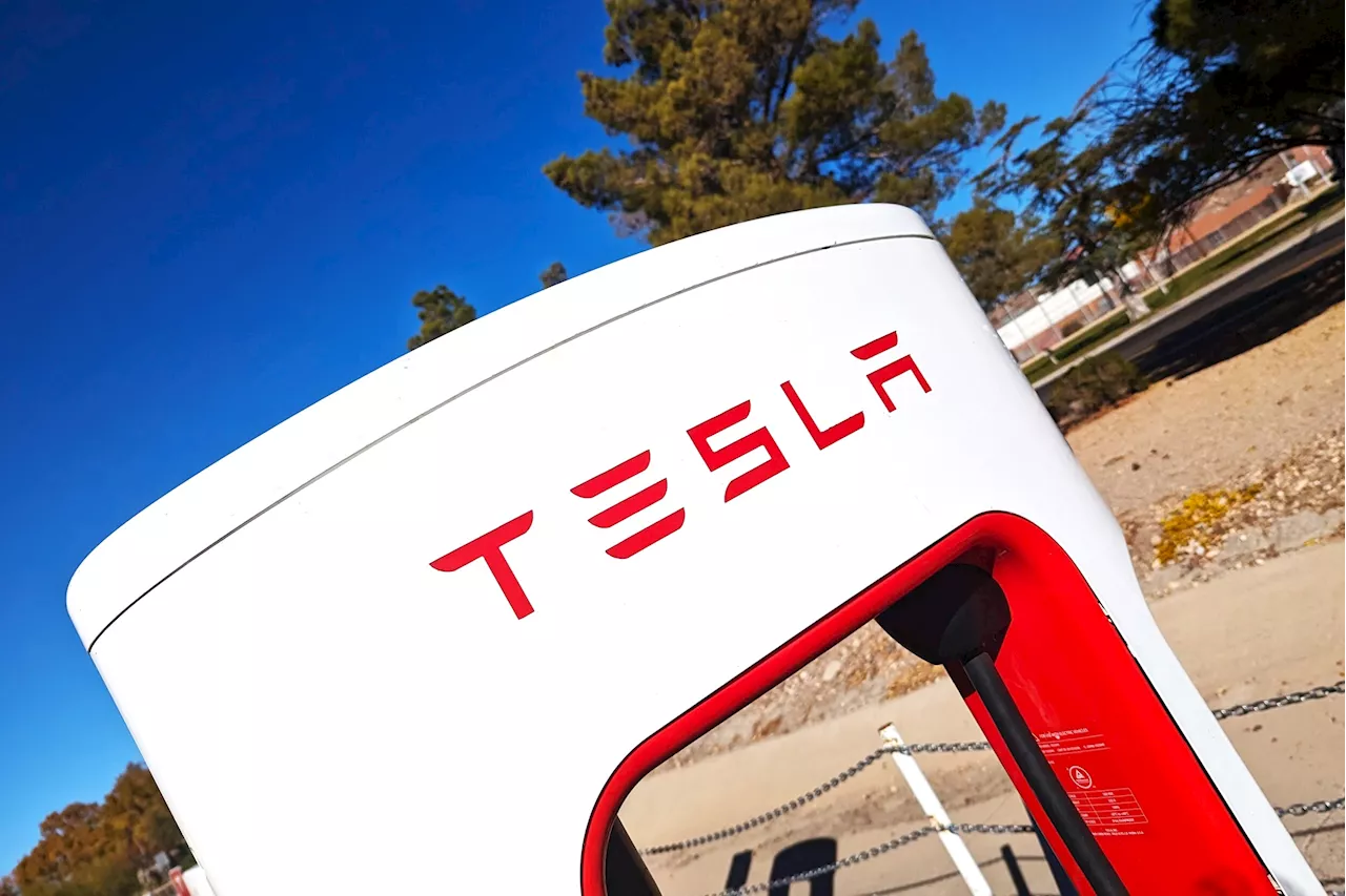 Tesla : Elon Musk annonce un gros investissement pour le développement du réseau de superchargeurs