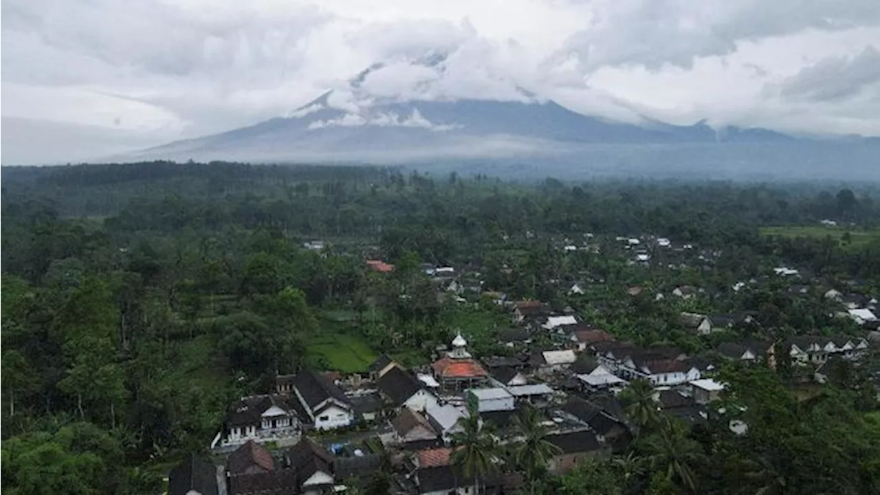 Hari Minggu Ini, Gunung Semeru Empat Kali Erupsi