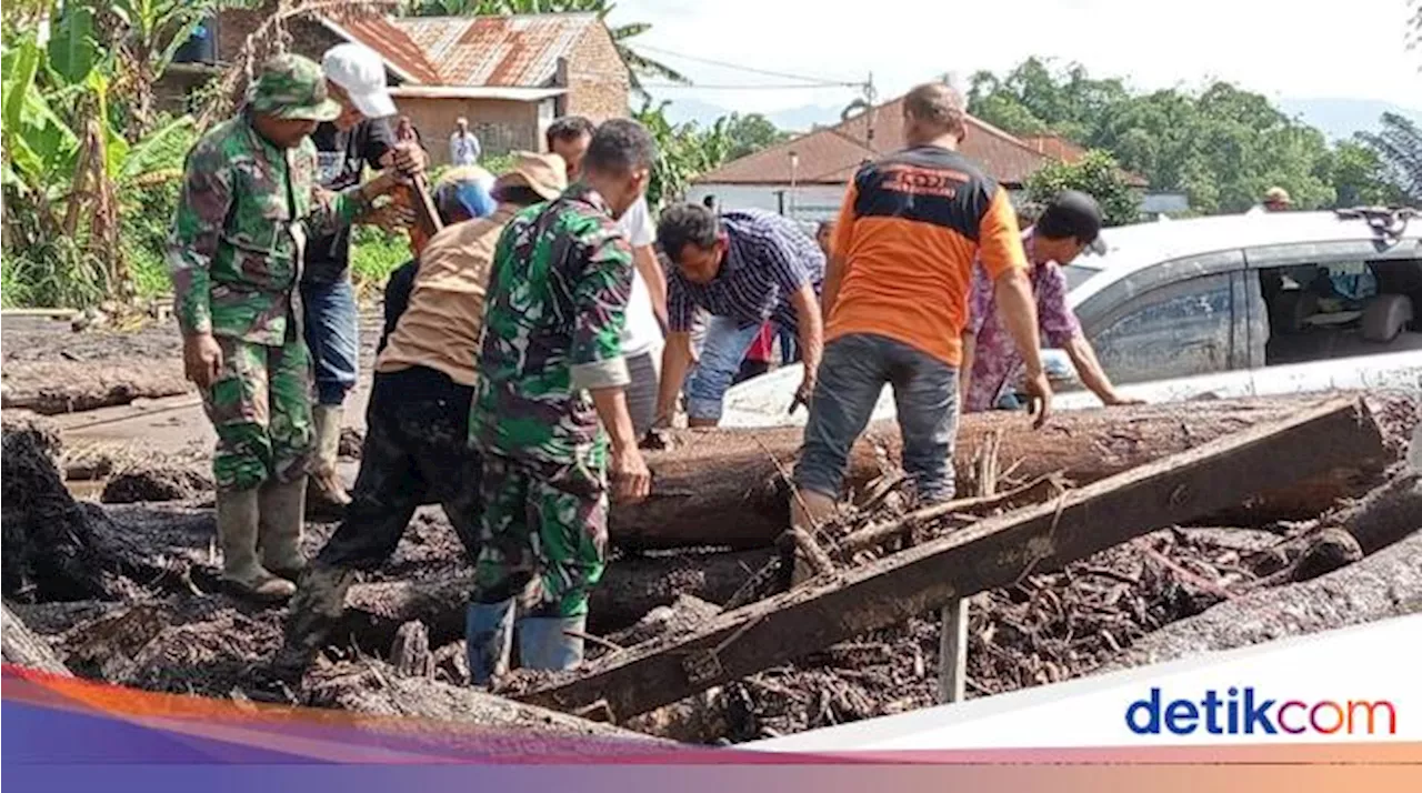 Proses Pencarian-Evakuasi Korban Banjir Bandang di Sumbar: 18 Meninggal Dunia