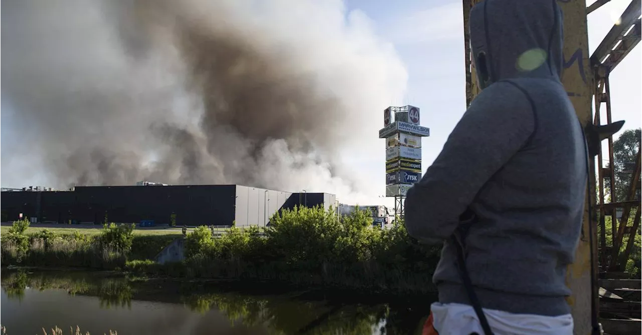 Großbrand in Warschau zerstört Einkaufszentrum mit 1400 Geschäften