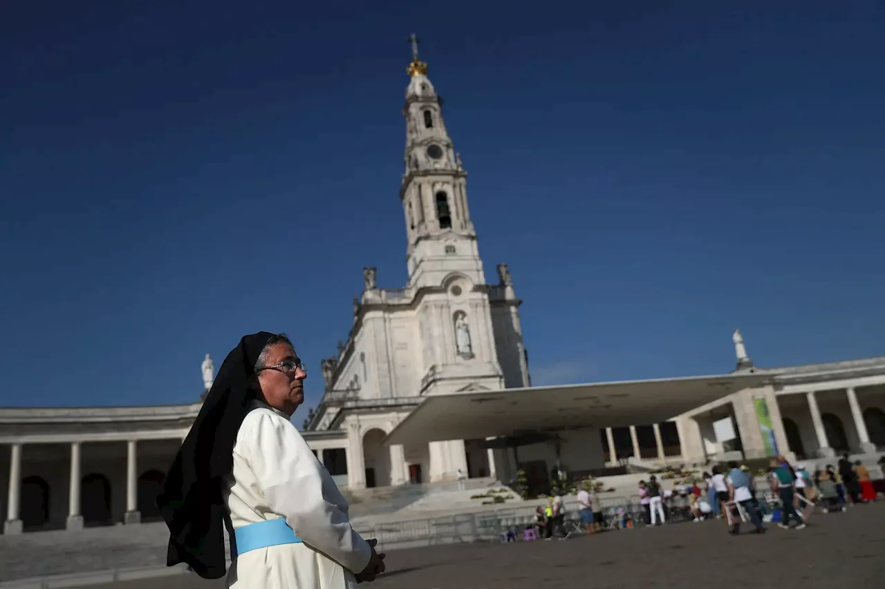 Centenas já no recinto do santuário de Fátima para cerimónias da peregrinação de maio