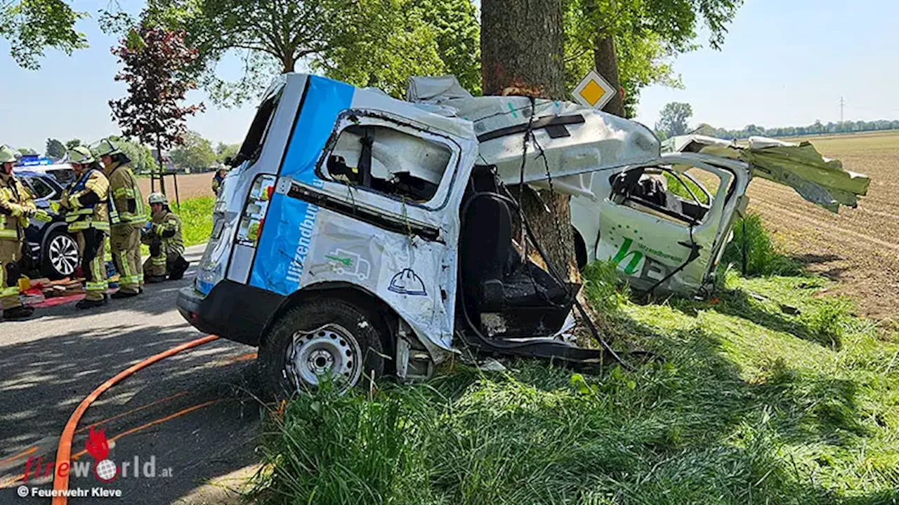 D: Transporter reißt bei Kollision mit Baum komplett auseinander → 2-fach Personenrettung in Kleve