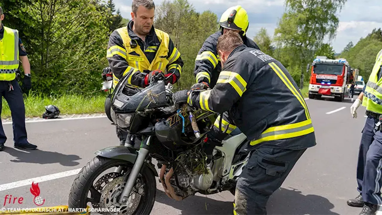 Oö: Überholender Motorradfahrer (53) kollidiert in Vorderweißenbach mit Gegenverkehr → tödlich verletzt