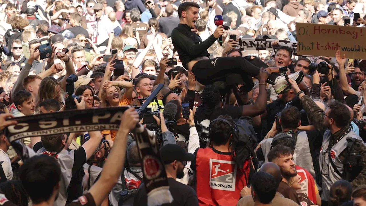 Torna in Bundesliga dopo 13 anni l'altra Amburgo: che festa per il St. Pauli!