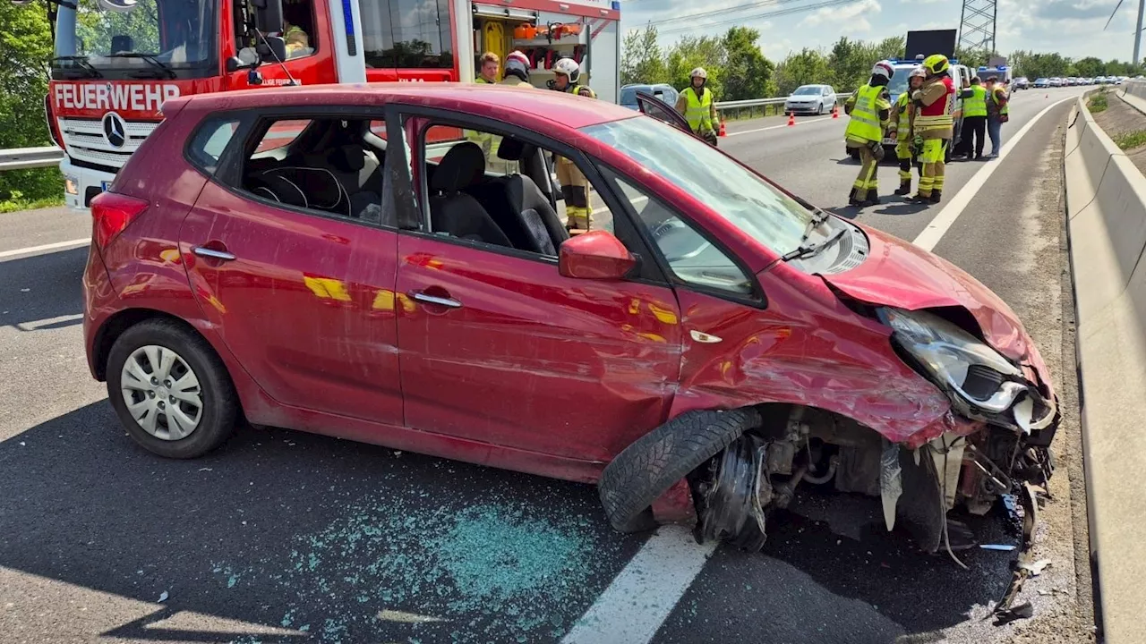 – Kleinkind in Auto eingeschlossen