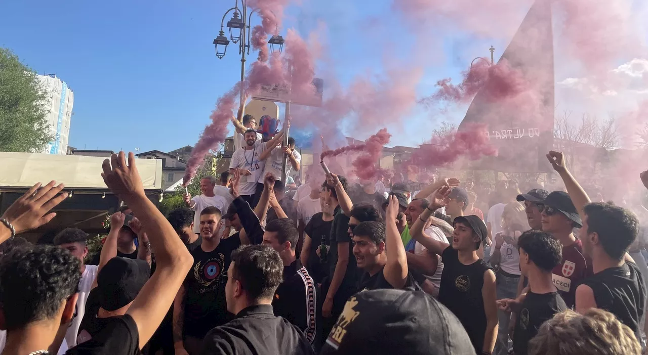 Amatrice Rieti festeggia la promozione in serie D con i tifosi a Piazza Cavour. Foto