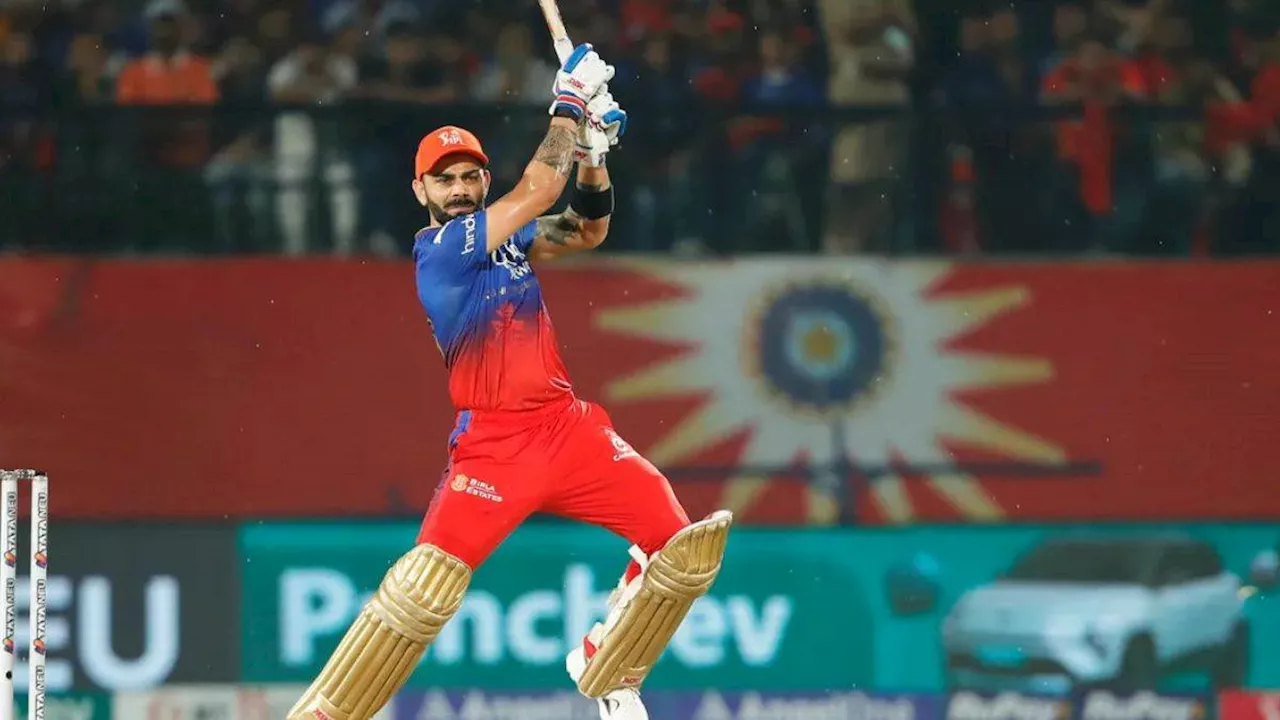 RCB vs DC: Virat Kohli ने चिन्नास्वामी में रचा इतिहास, IPL के 17 साल में रोहित-धोनी कोई नहीं कर सके कर दिया वो कमाल