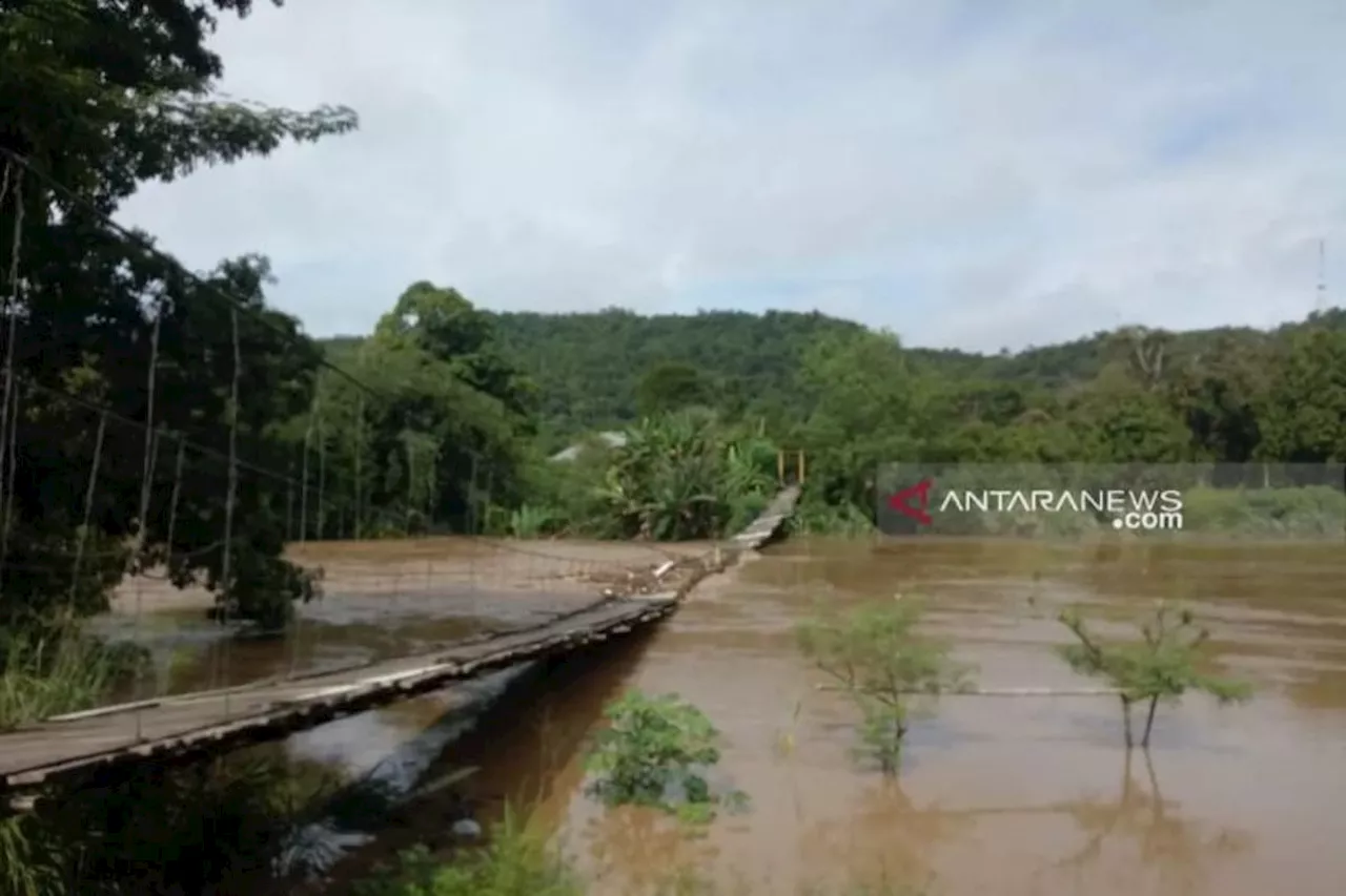 BPBD: 4 Jembatan Gantung di OKU Putus Diterjang Banjir