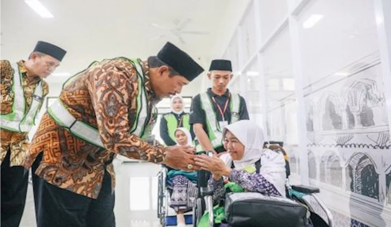 Pertama Kali dapat Fasilitas Fast Track, 352 Jemaah Haji Kloter Pertama Dilepas Pj Gubernur Jateng