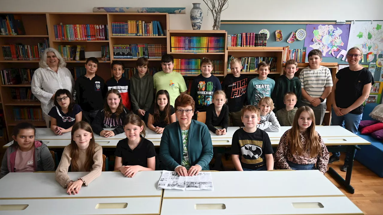 Ulrike Schweiger mit „kleiner NÖN“ in der Neulengbacher Volksschule