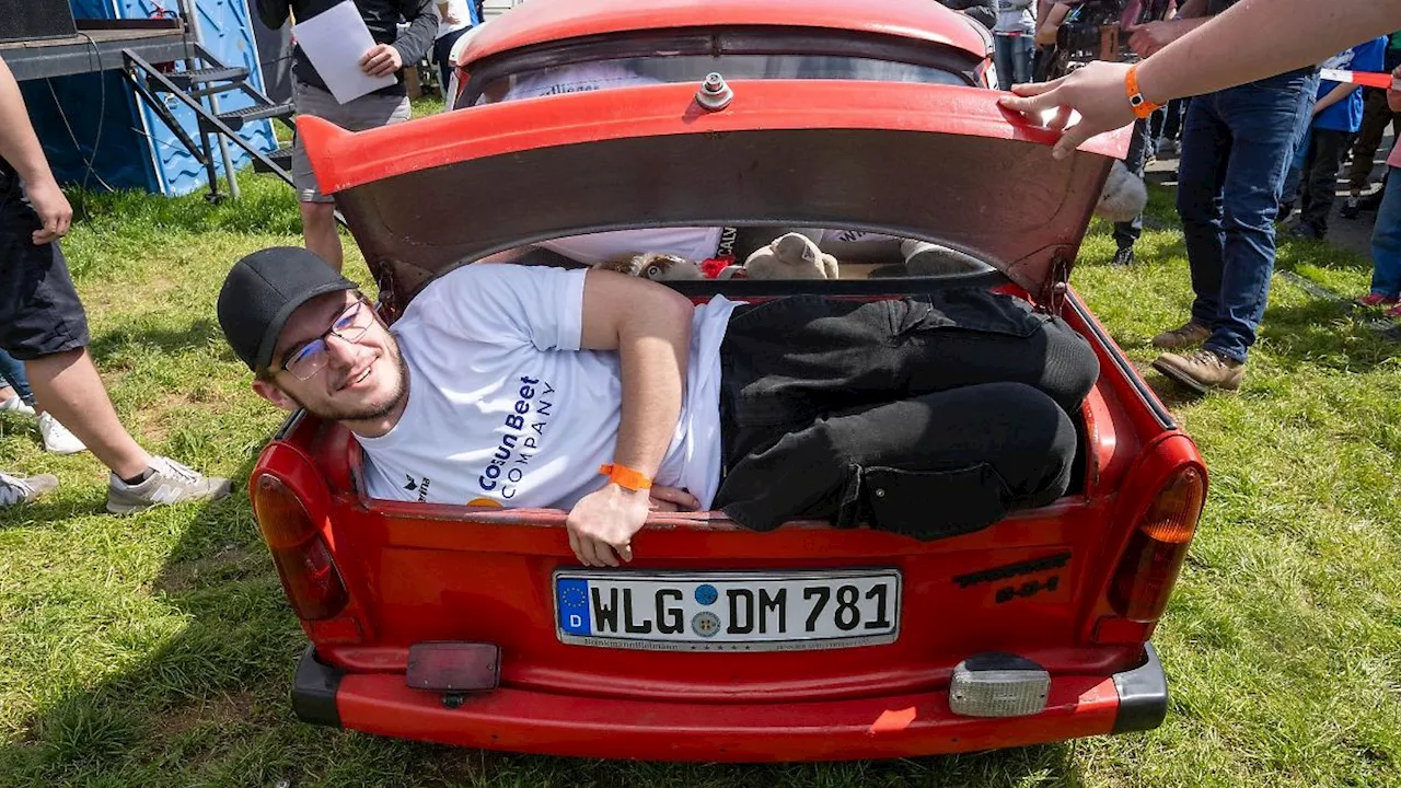 Mecklenburg-Vorpommern: Über 600 Trabis in Anklam: Veranstalter: weltgrößtes Treffen