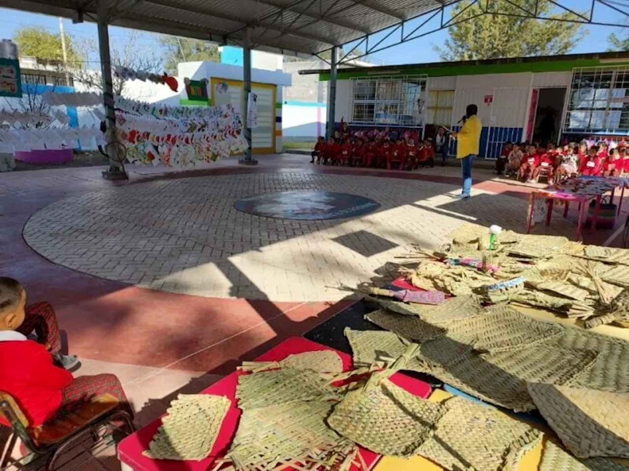 Artesanas de Irámuco en Acámbaro temen perder tradición con tule por sequía en Lago de Cuitzeo