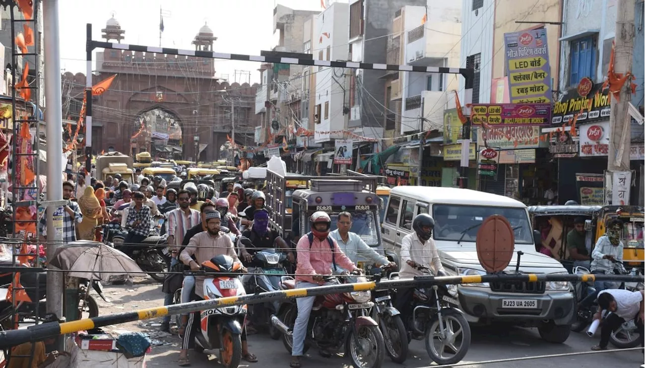 सीमा ही नहीं, दो फाटकों से भी बंटती है दुनिया