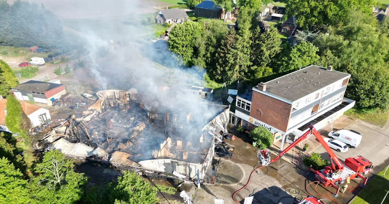 Bedrijfsloods aan Noordeind Emmen verwoest door grote brand