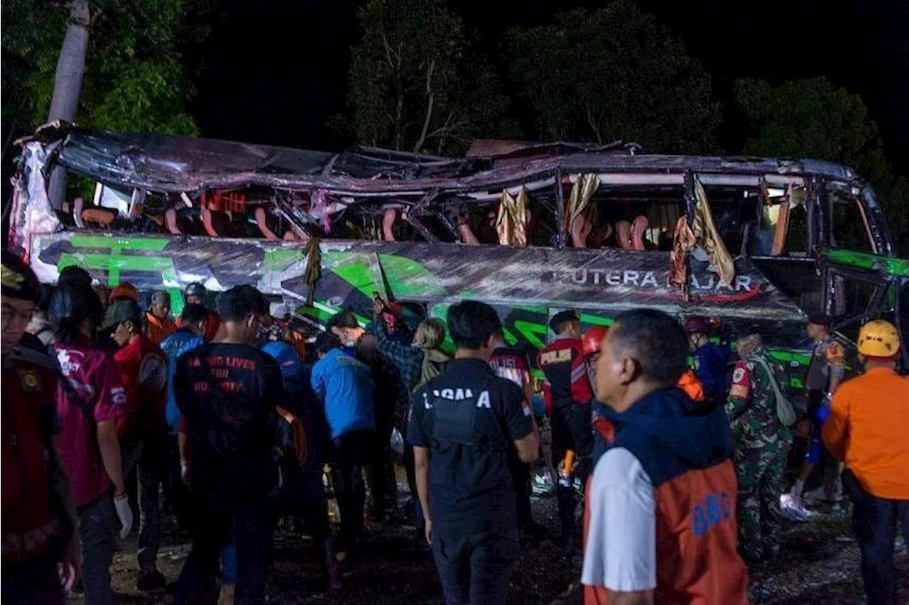 Graduation trip turns tragic - Indonesia school bus crash in Bandung kills 11, dozens injured