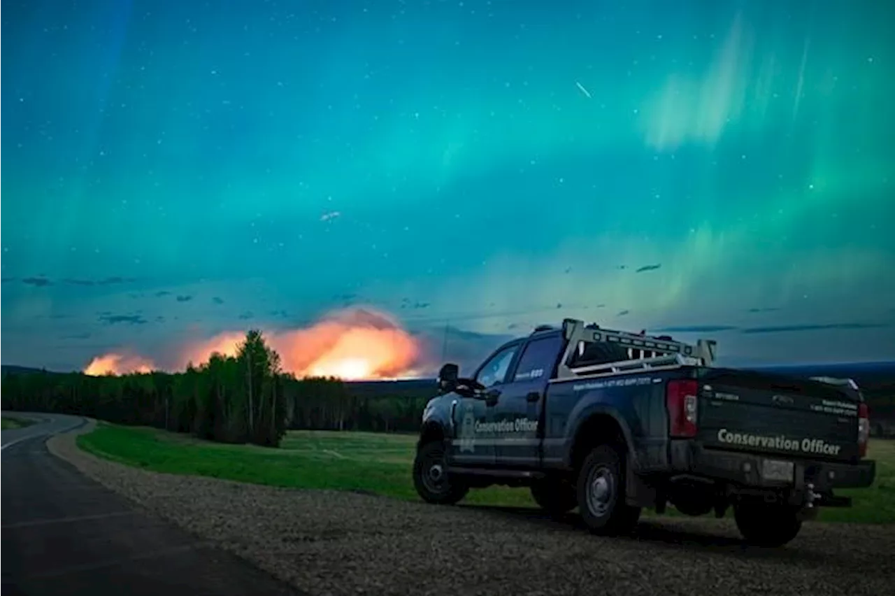 B.C. town preps 'last stand' as wildfires rage across Western Canada