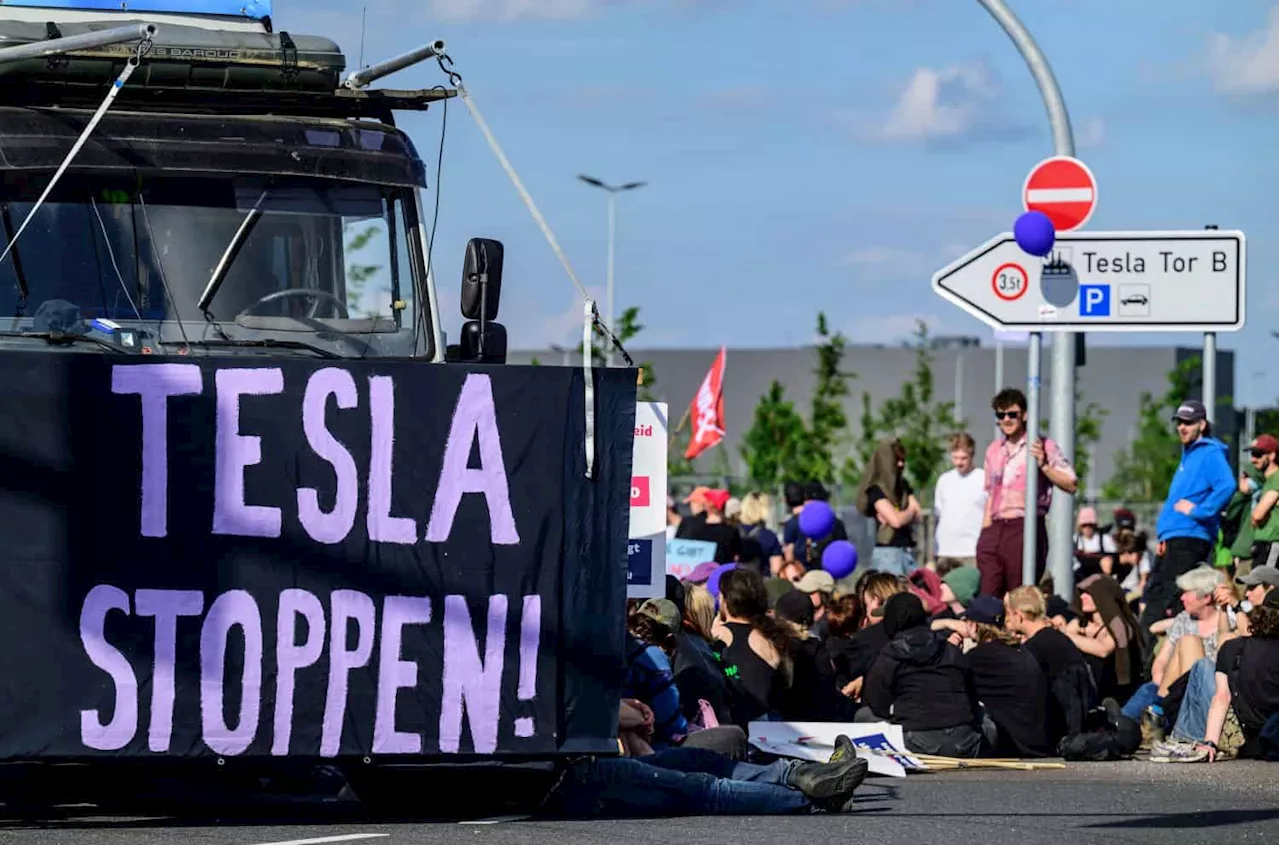 Hundreds protest outside German Tesla factory